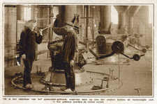 80448 Afbeelding van enkele arbeiders in het generatorgebouw van de Gemeentelijke Gasfabriek aan de Blauwkapelseweg te ...